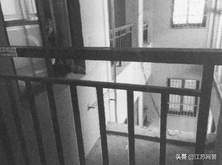 15岁少年强奸7岁女童后推下25楼，说父亲常当他面看黄片