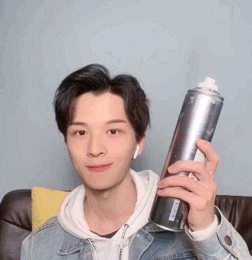 自己在家剪头发不用去理发店了,不能出去理发在家理发怎么理