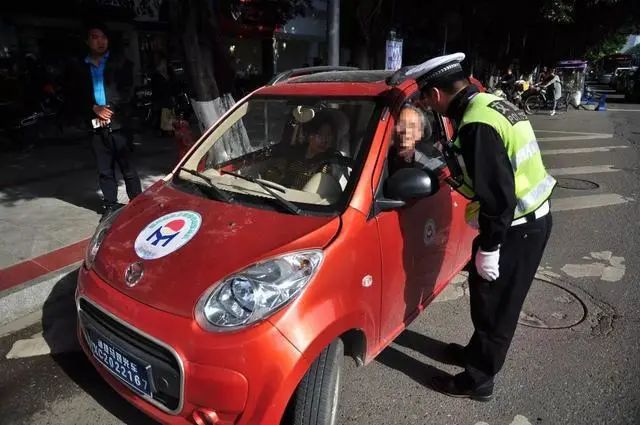 美国小伙网购中国电动车,美国小伙网购中国电动跑车