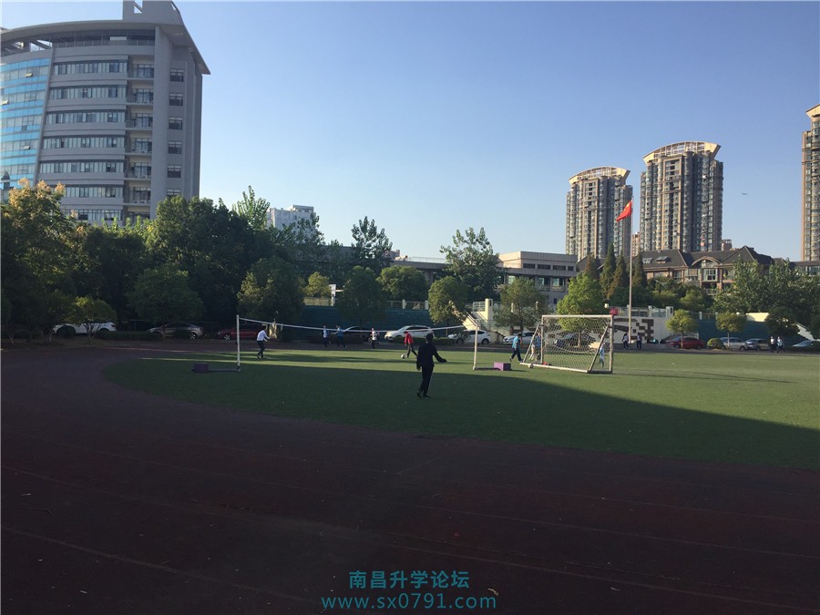 走进校园小学生们的笑容天真烂漫,走进南昌红谷滩新区实验学校