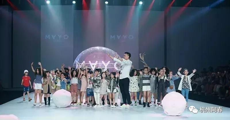 超百图再现2018年服装圈内那三十道靓丽风景……