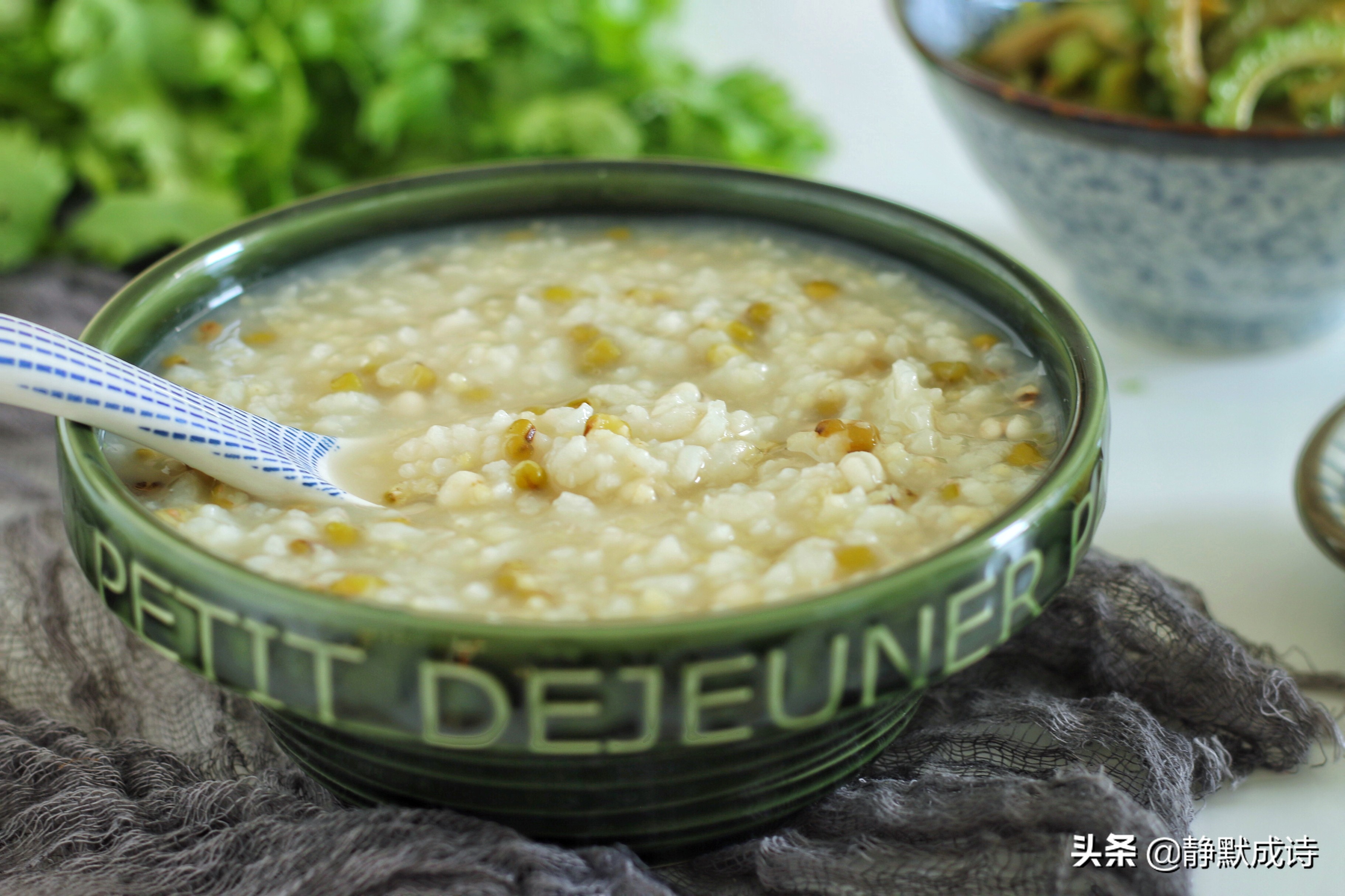 秋天气燥推荐三款营养粥的做法,十款养生粥秋季女性不要错过