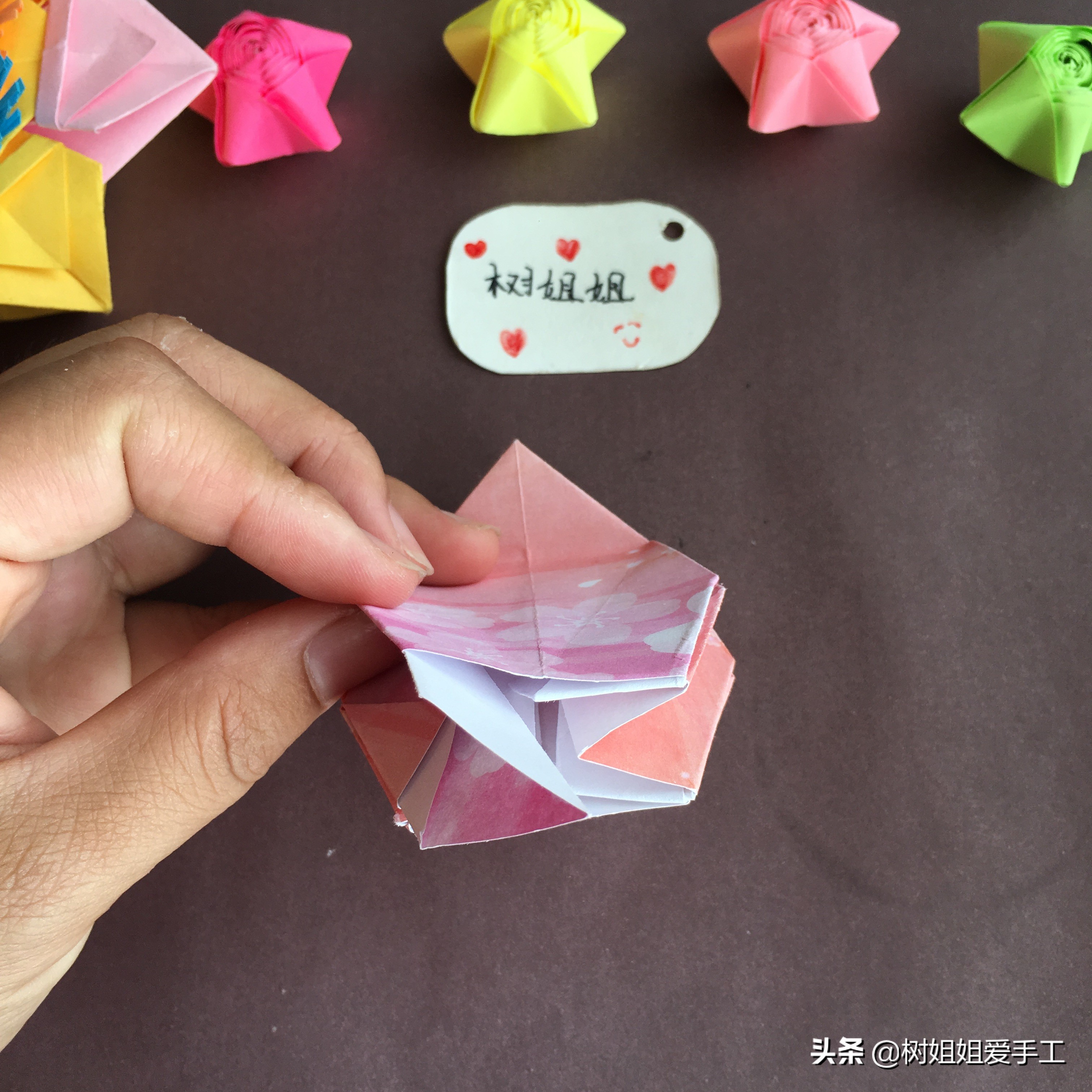 装饰花瓶折纸教程,装饰花束折纸手工