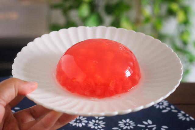 西瓜做成的果冻,没有白凉粉怎么做西瓜果冻教程