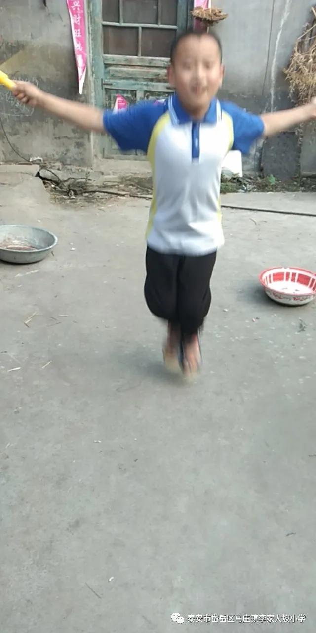 足球跳绳强筋骨--马庄镇李家大坡小学暑假育人活动纪实