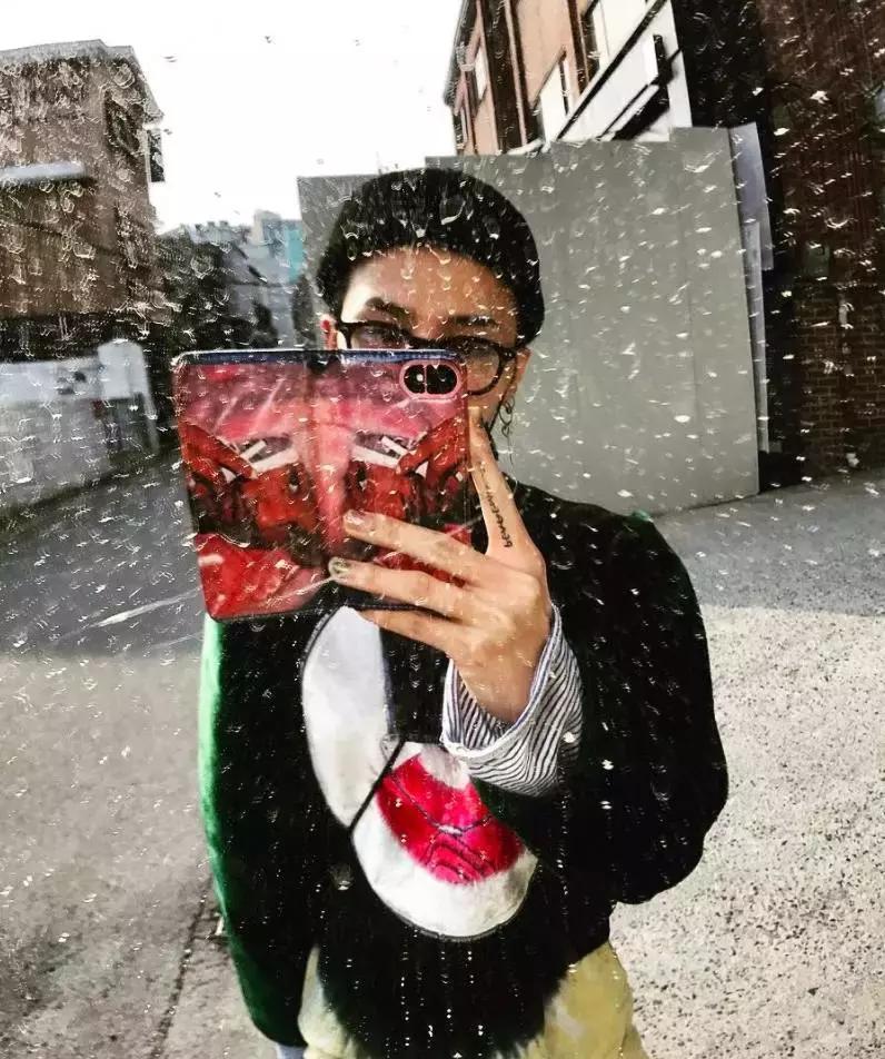 我应该给这些被骗来做美甲的男生道个歉