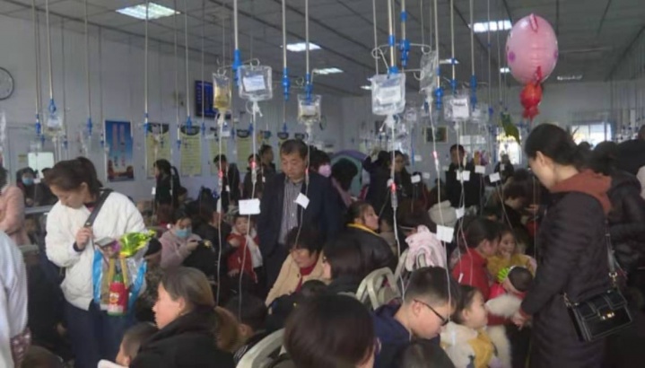 流感来势汹汹医院里人满为患,流感高发各大医院人满为患