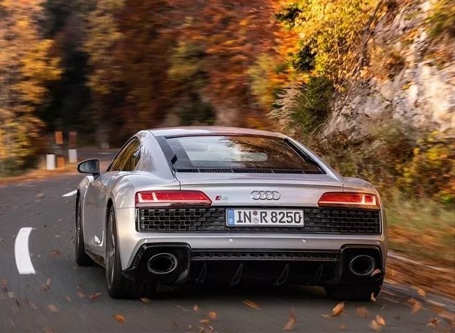 奥迪r8vs奥迪ttrs,全新奥迪tt与奥迪r8