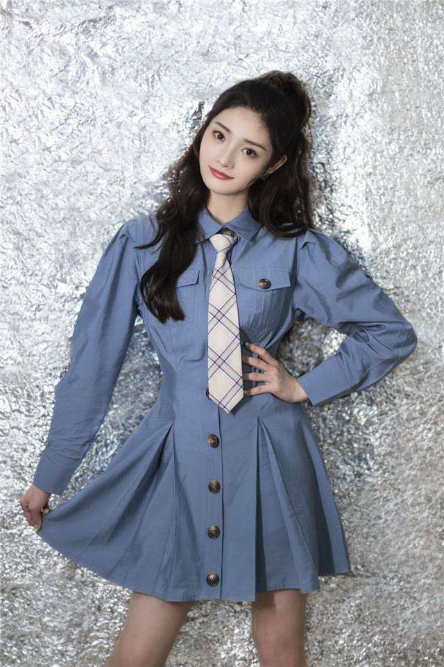 脸大圆脸适合直发图片,圆脸脸大的女生适合烫发还是直发