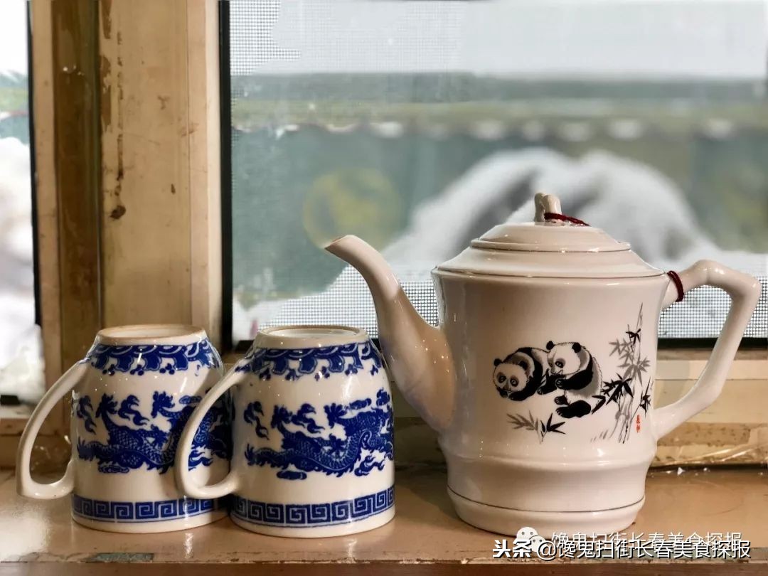 南湖别墅区藏个旧屯子，铁锅炖鱼天天爆满据说空姐都吃胖了！