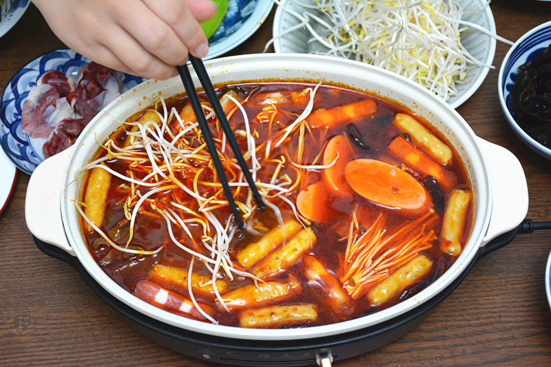 花了100多买了食材,回家煮火锅,两个吃了两顿,划算又好吃