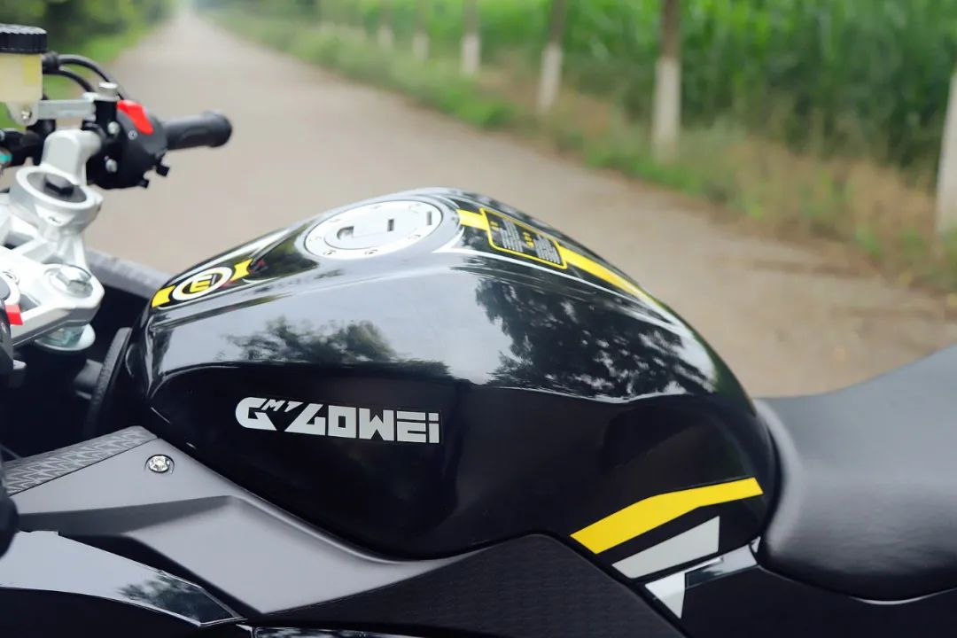 魅影s450摩托车测评,无极250rr和诺马魅影255s哪个质量好