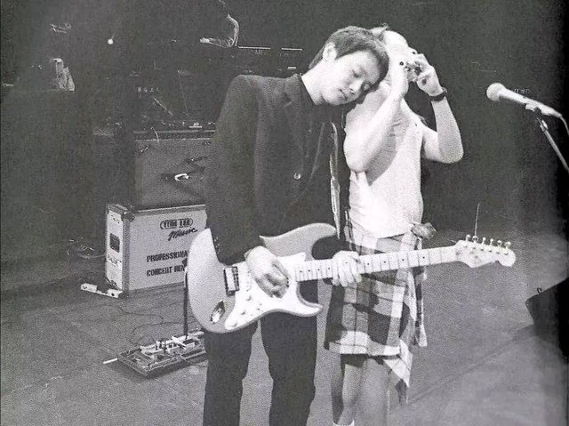 聊一下我喜欢的摇滚音乐以及适合听摇滚的耳机,*放播**器