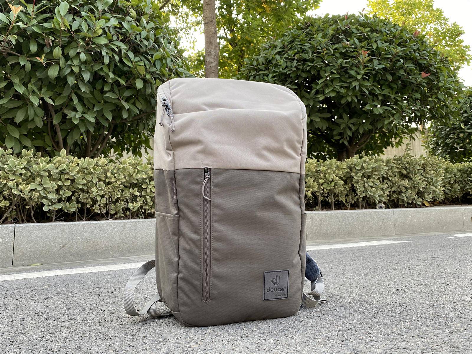 既好看又能装的包包,又好看又能装带夹层的包包推荐