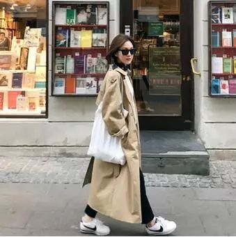 韩版风衣怎么穿最好看,这个春天的美丽穿搭