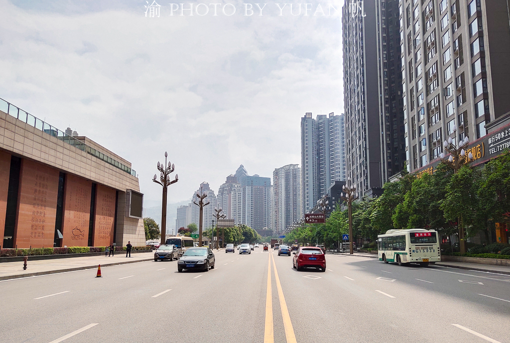 重庆经济最发达的远郊区，在全国的名气极大，还是刘晓庆的故乡