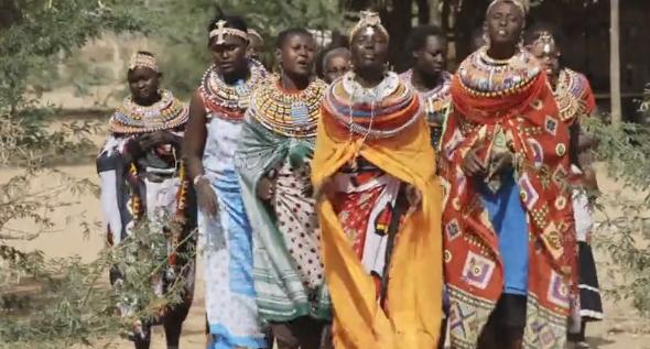 非洲女人拒绝割礼，自己用牛粪盖房建立女人村，拒绝男人进入