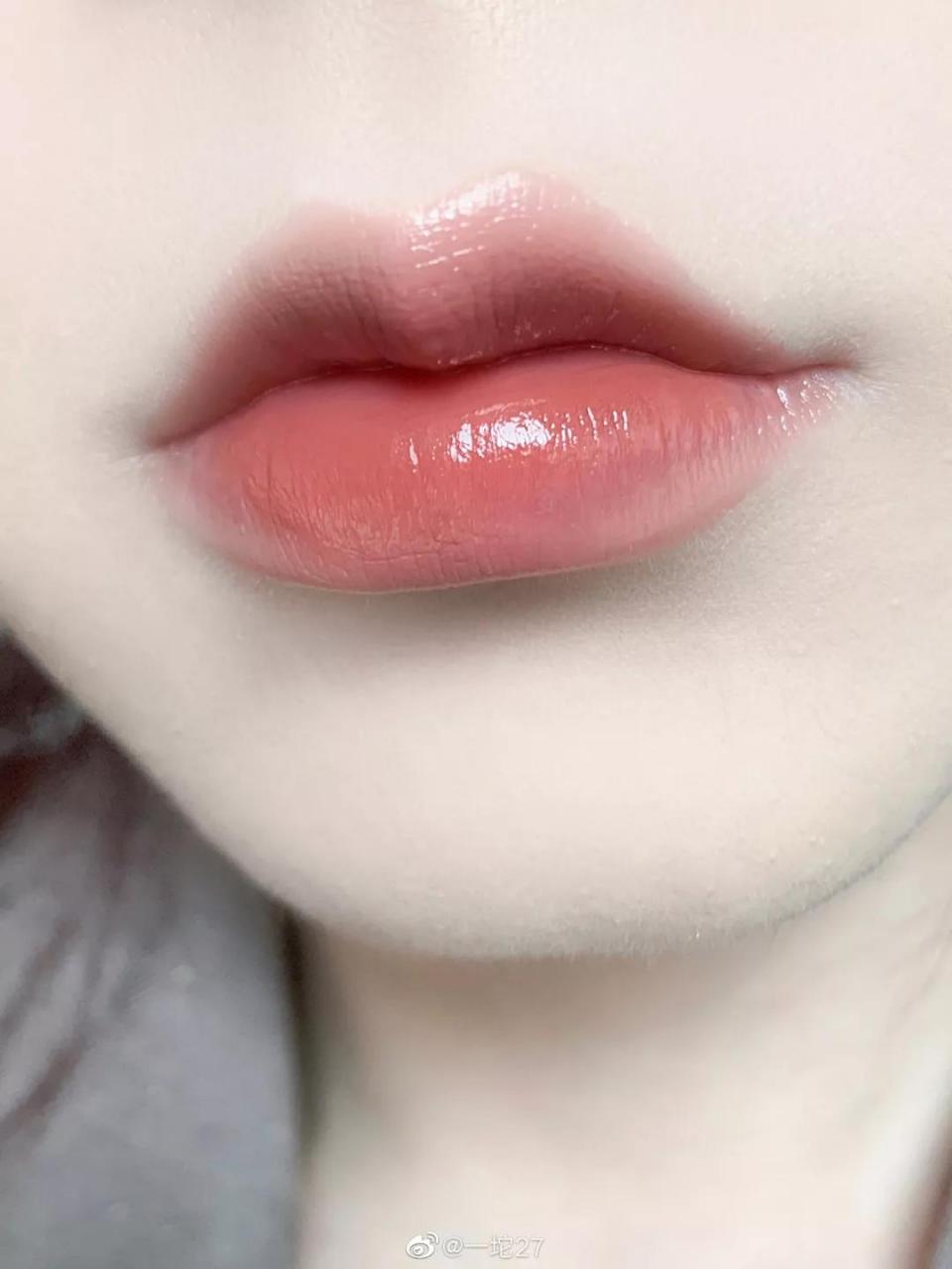 快买了这只口红来人间水蜜桃学院报道!