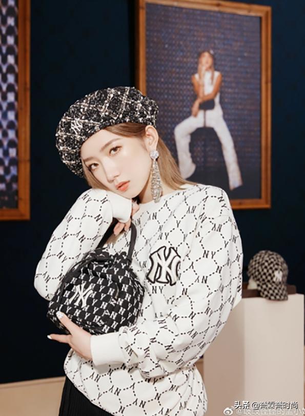 孟美岐美貌正用到了实处,穿搭“普通格子服”360度的美恰到好处