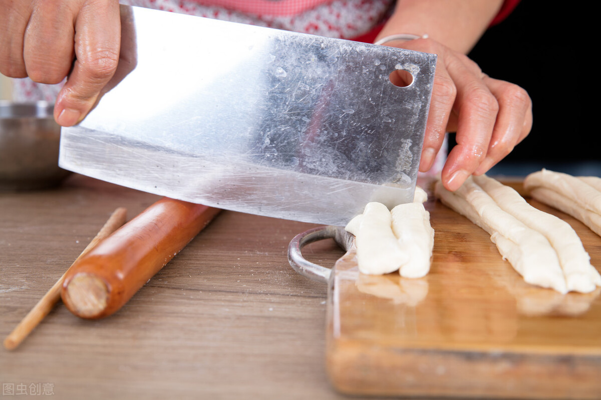 家里的菜刀经常生锈怎么办,菜刀生锈了怎么快速去除