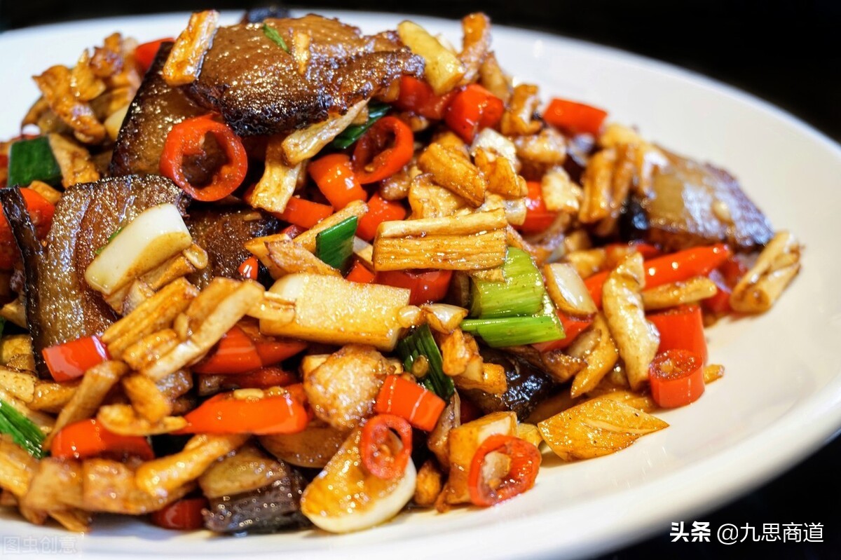 80后农村小伙创业开餐厅,开个300平湘菜馆能赚多少钱