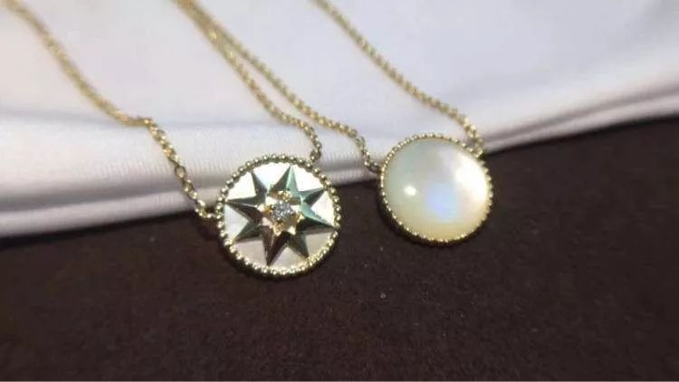 在户外挖到这样宝石千万别扔掉,不怕太阳暴晒的宝石