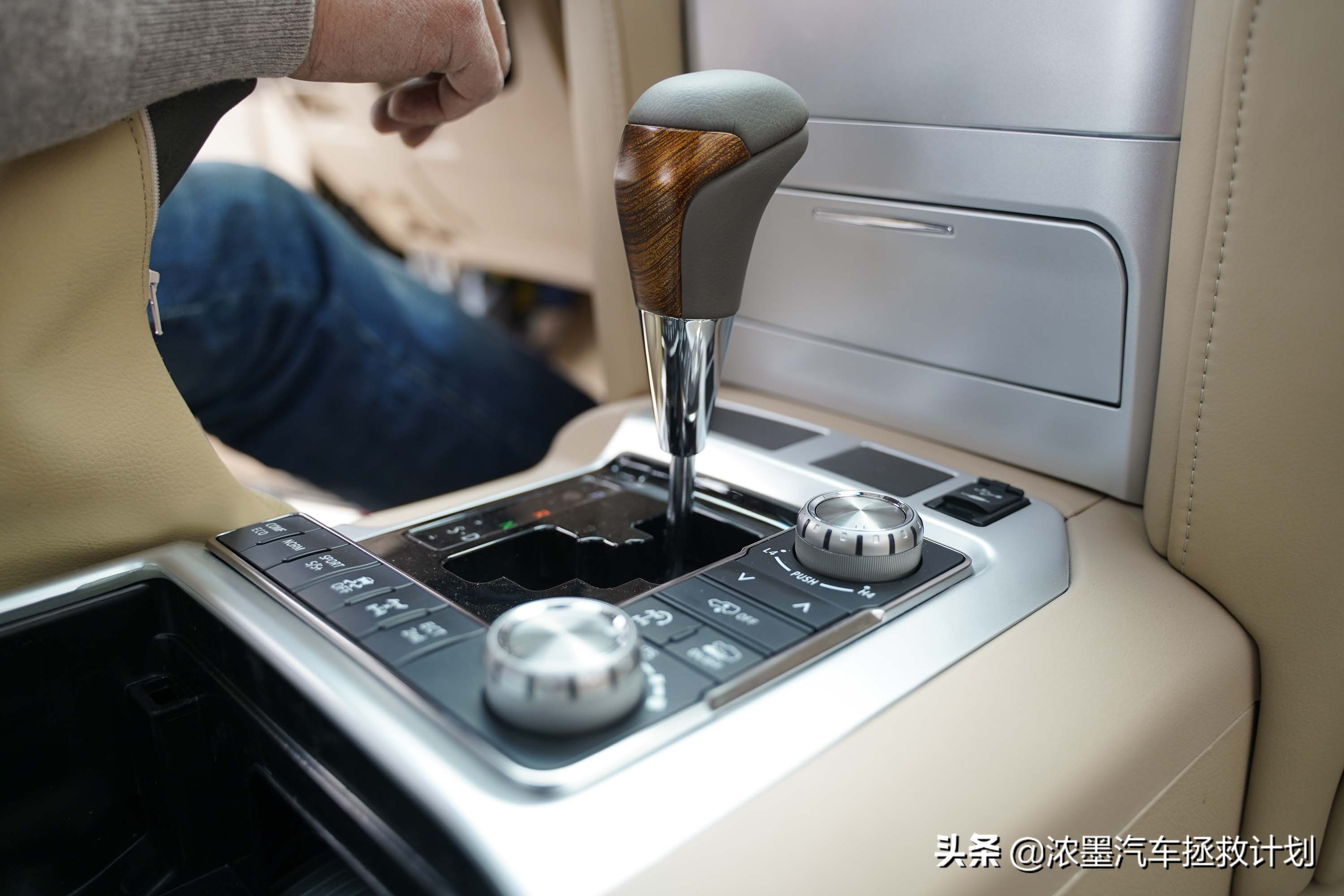 丰田霸道酷路泽带你翻山越岭,丰田兰德酷路泽低速4驱越野模式