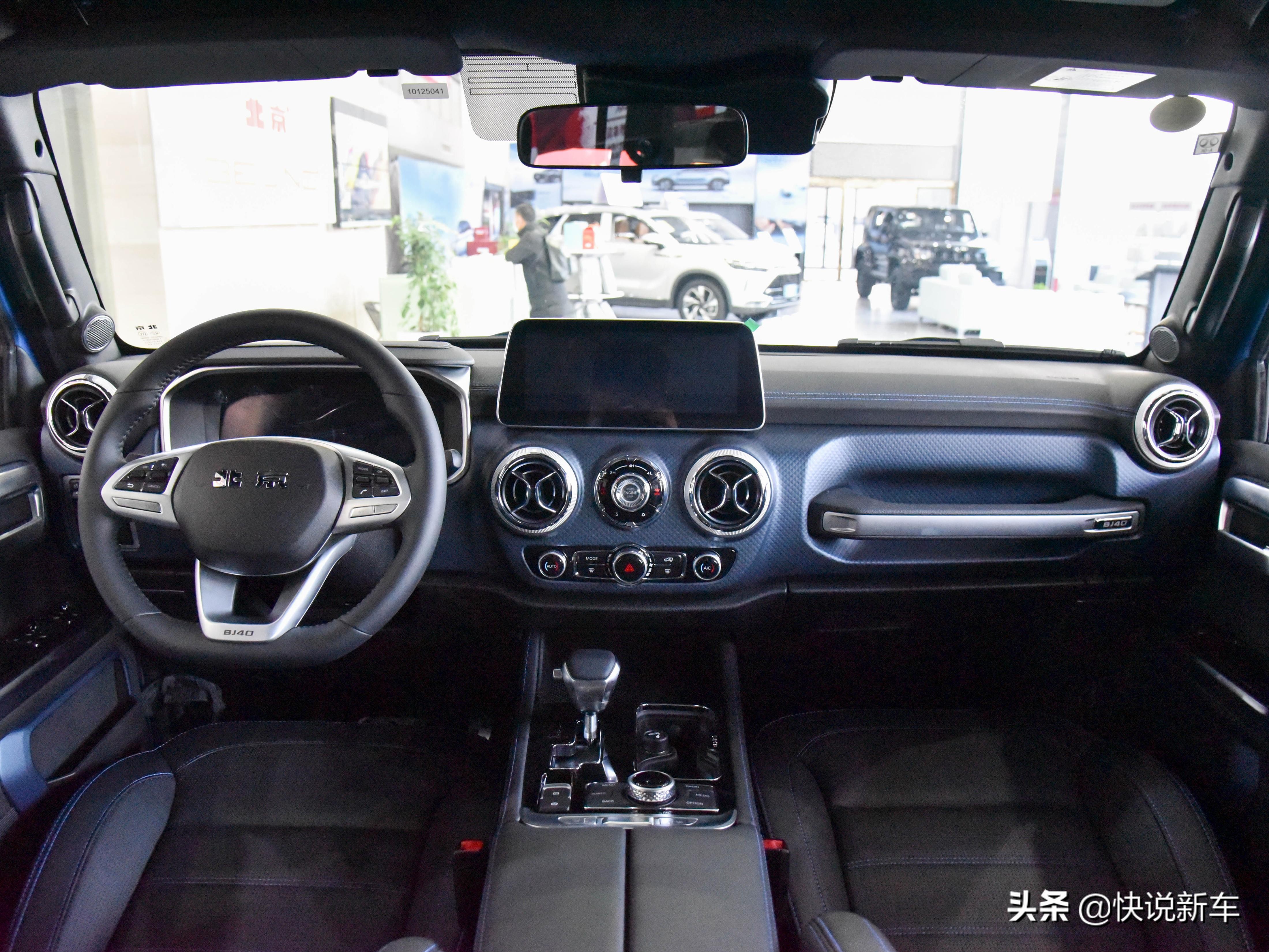 bj40自动四驱四门,三把锁六座越野车