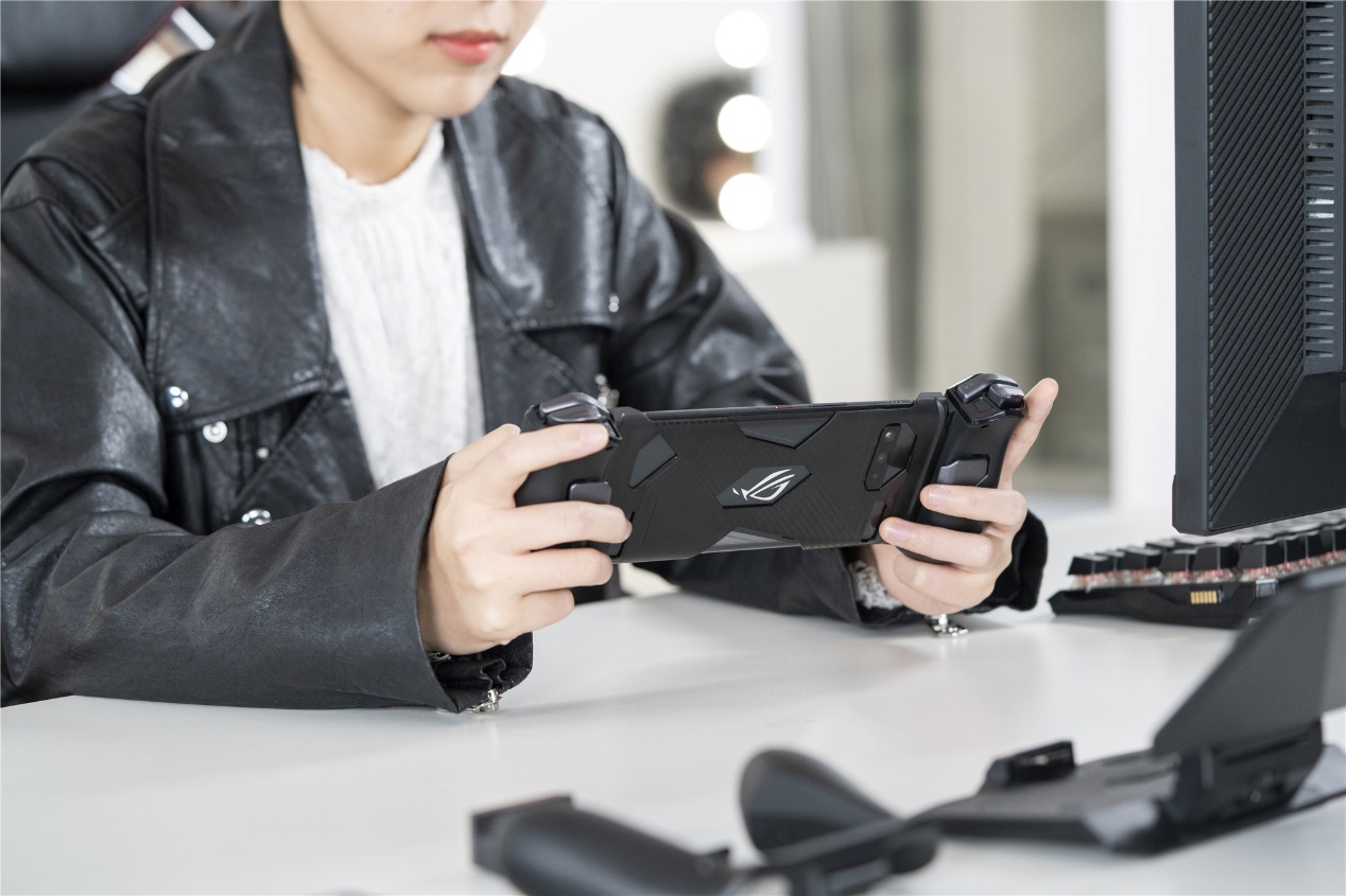 买游戏送箱子,买手机送游戏装备