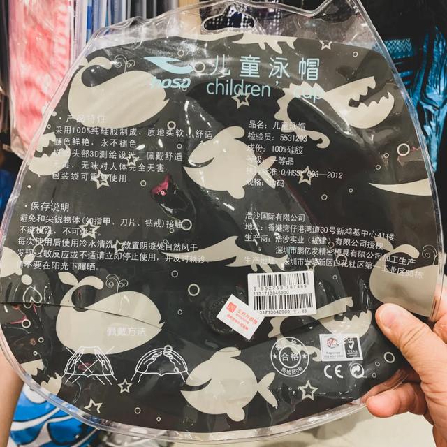 带娃游泳必须戴泳镜吗,儿童学游泳适合戴大框泳镜吗