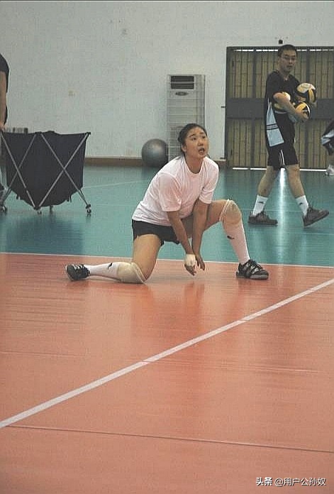 中国女排自由人18号简介,24年女排世联赛双自由人战术