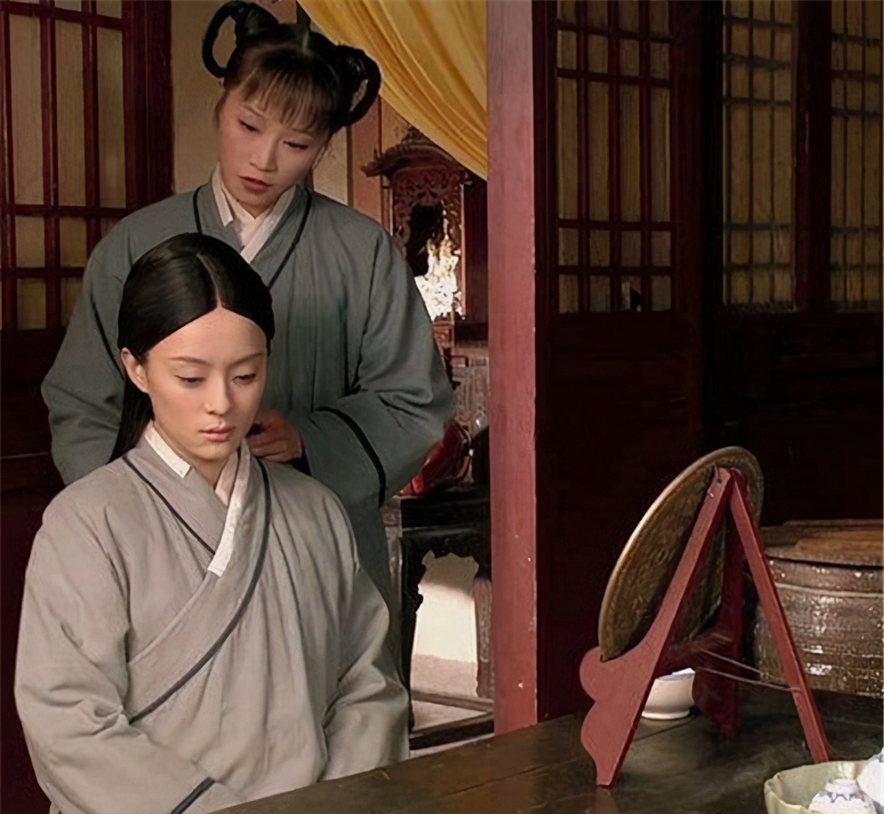 甄嬛传舒太妃得知甄嬛怀孕,太妃告诉果郡王甄嬛要回宫了