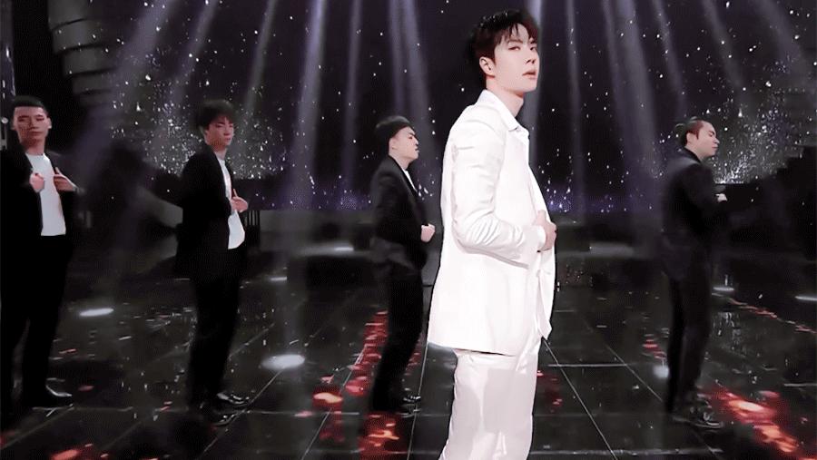 王一博跳剑舞白衣哪一期,王一博跳的散落的华服是什么舞种