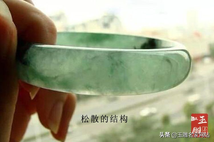 真玉跟假玉灯下区别是什么？打灯观察玉石真假