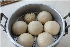 开锅馒头缩小怎么办,馒头开锅时缩小有坑怎么回事