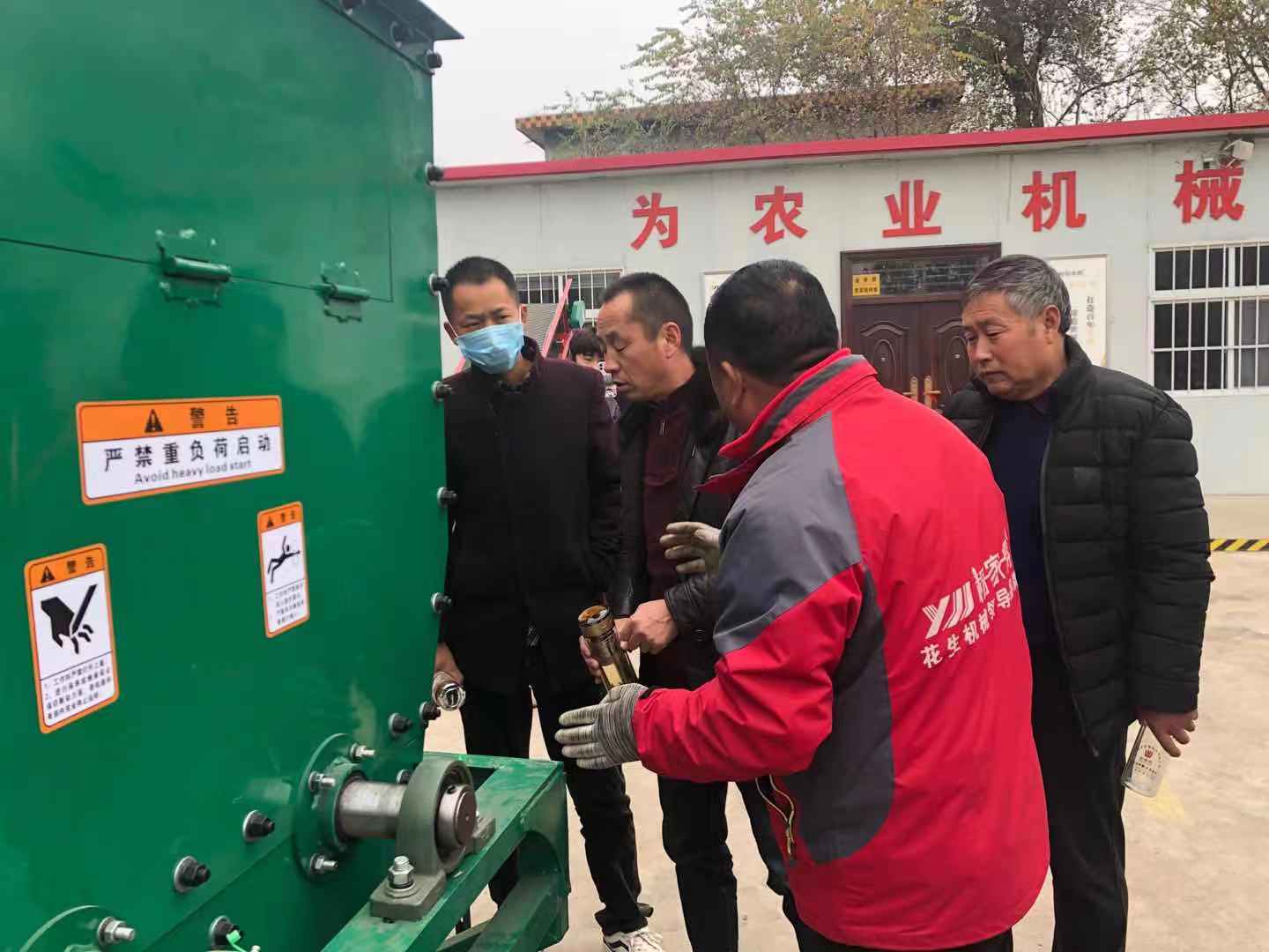 农机客商纷沓来竞相加盟“杨家将”