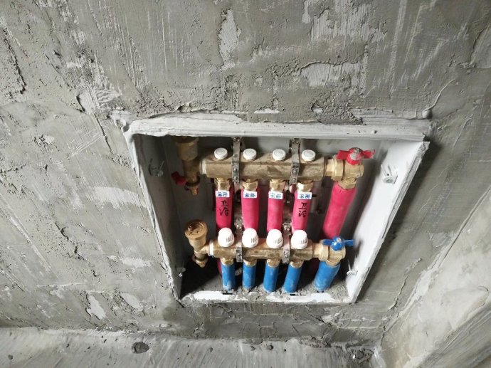 地暖分水器安装的正确方法,地暖分水器排气孔漏水是什么原因