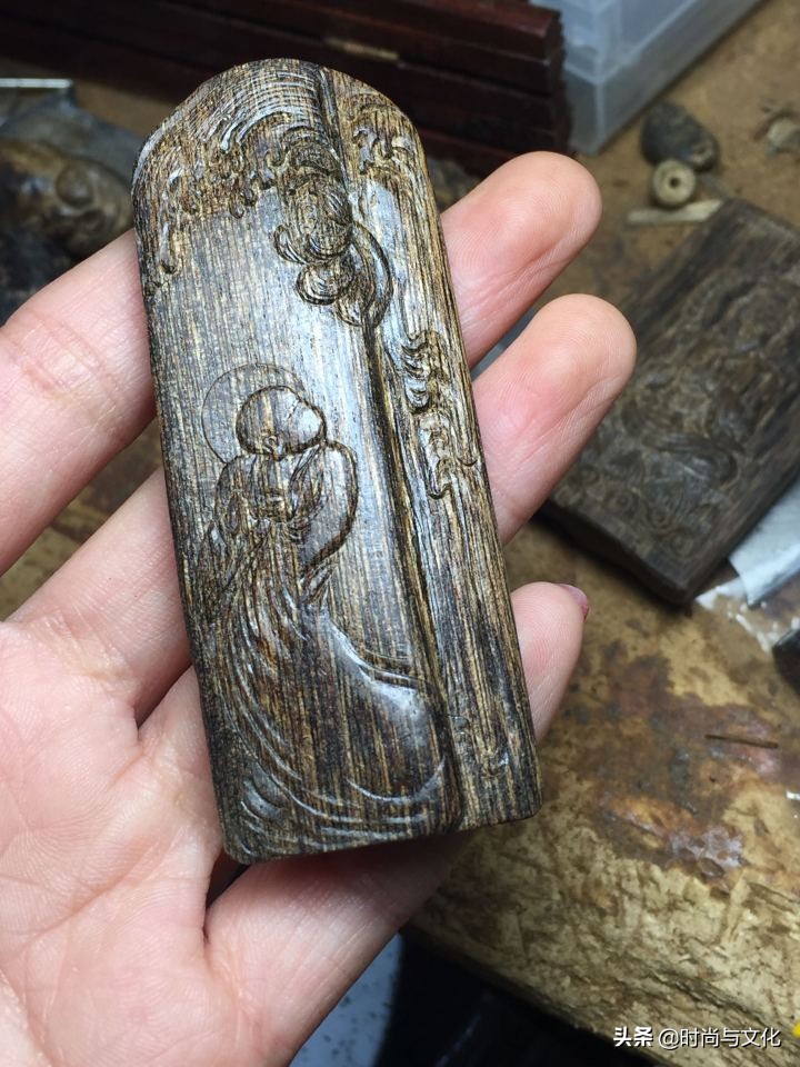 伍佰艺沉香真假鉴别,沉香手串鉴别真假沉香