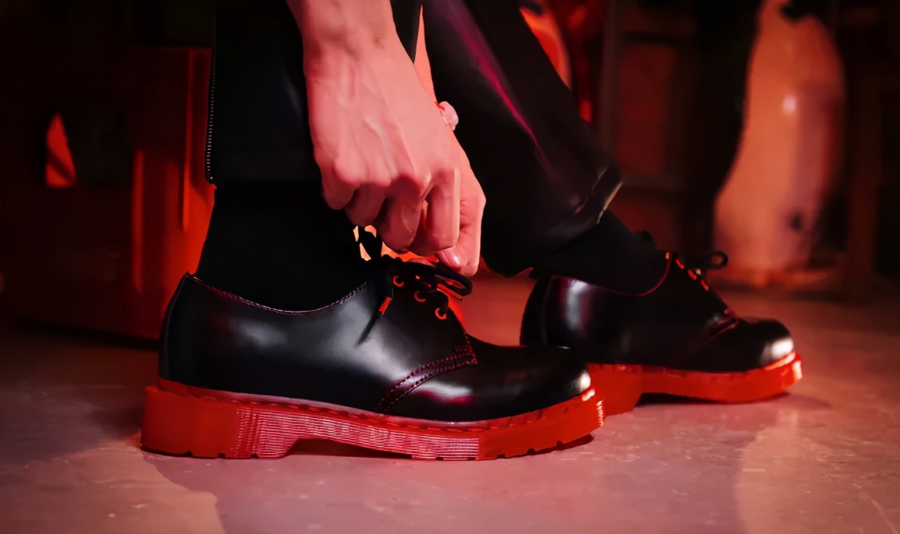 陈冠希欧阳娜娜新鞋,陈冠希clot阴阳鞋穿搭