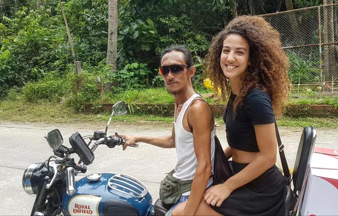 他卖掉豪宅搬进山洞,做出一个全世界风景最好的厕所