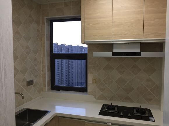 这新房满意的不要不要的，组合式衣柜亮人眼