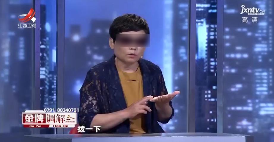 丈夫外出送货回到家手机通话被删了妻子怒：是不是和她去包房了？