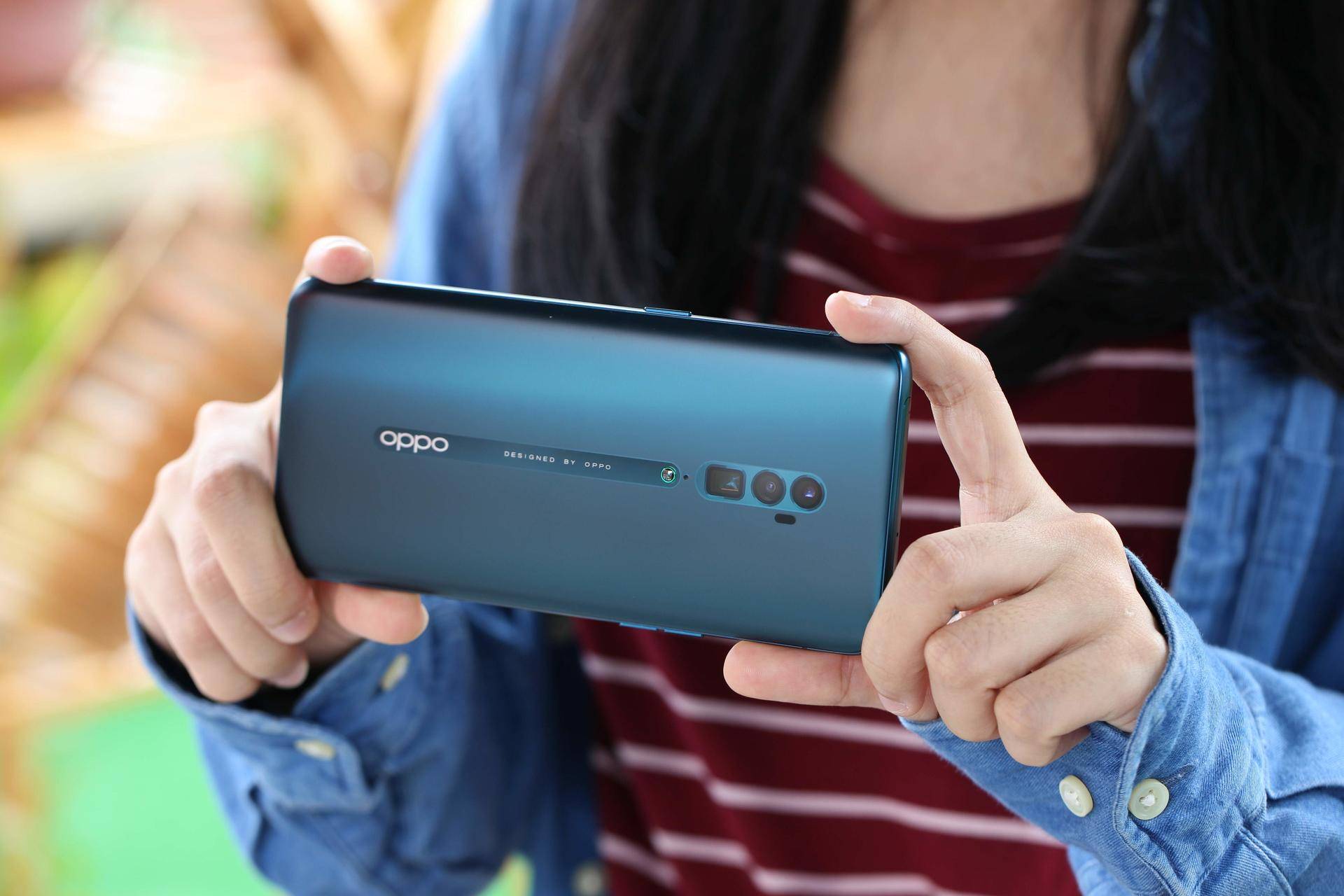 怎么*拍偷**小哥哥不被发现?Reno用户脑洞大开,10倍变焦玩出新花样