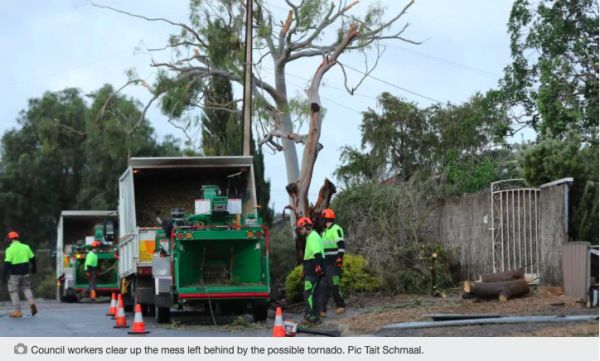 华人注意!恶劣天气警告!澳洲阿德南区疑遭龙卷风袭击,民宅被毁