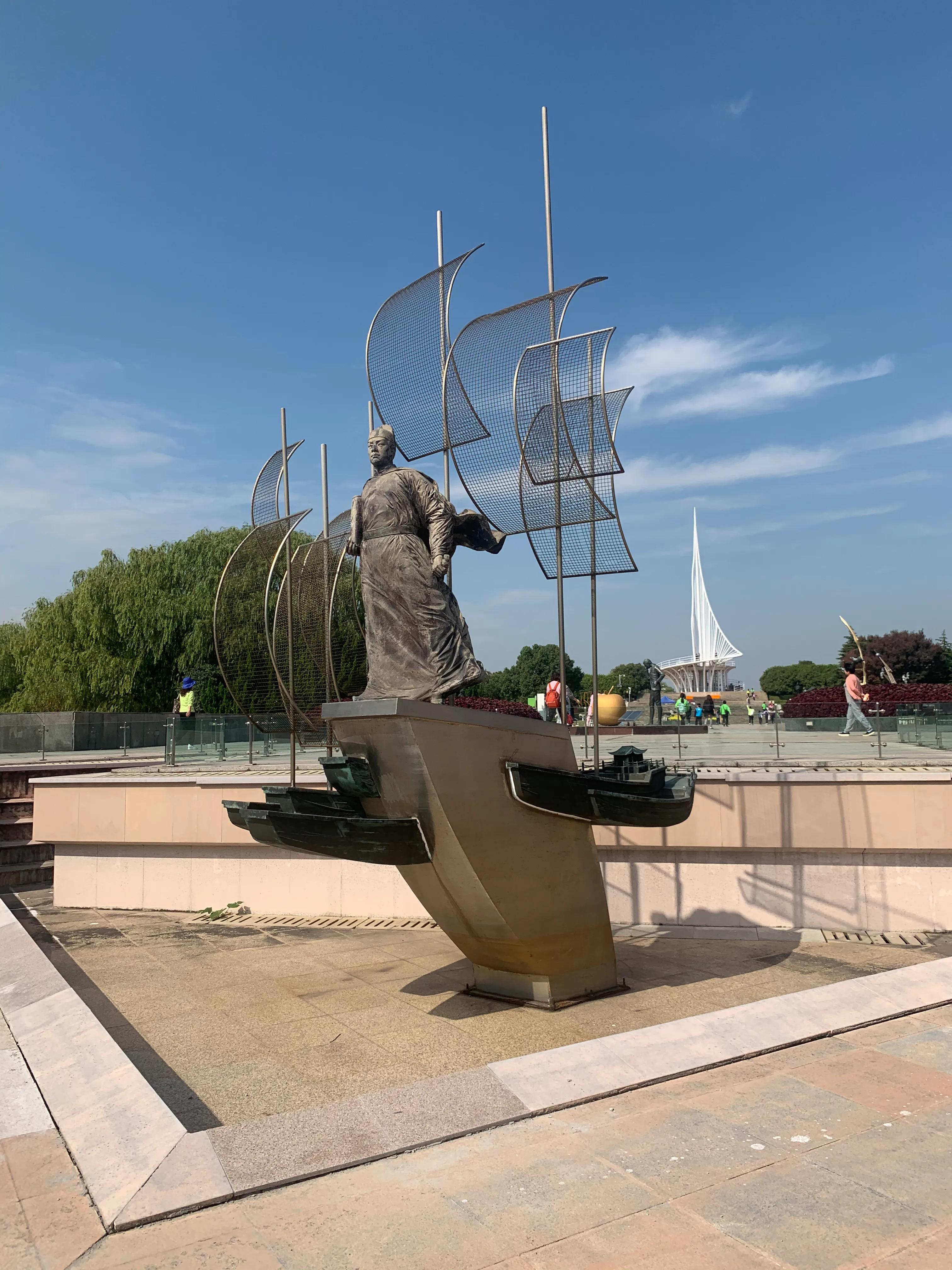 军事迷参观坦克,东方绿舟军事