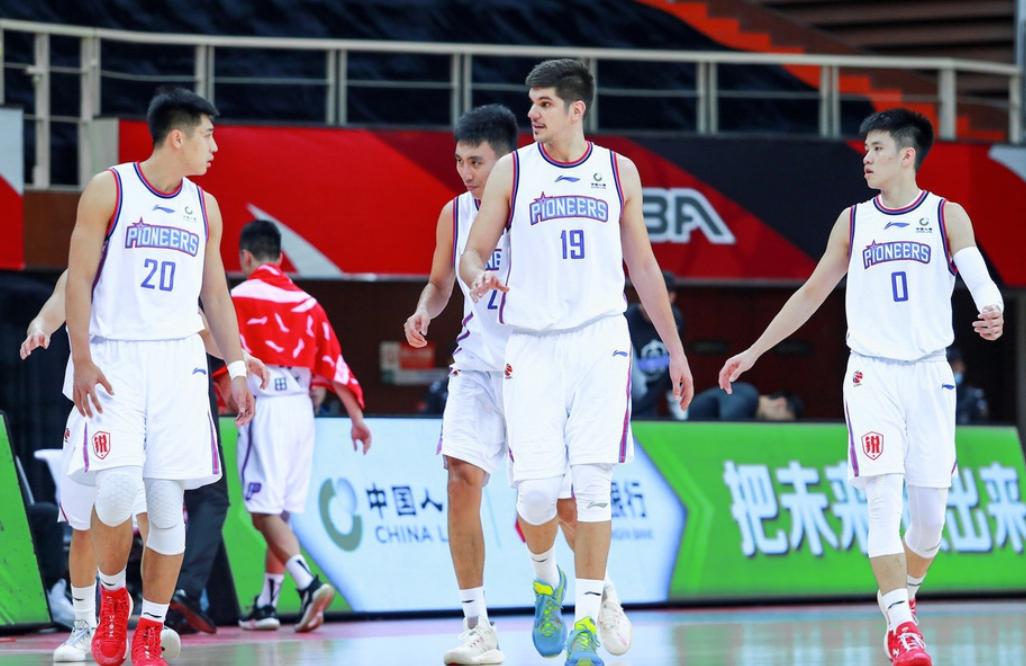 哈德森38分山东终结青岛3连胜,43分大胜青岛5连败