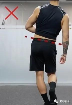 跑步时歪歪扭扭跑不直,跑步总是摇摇晃晃怎么办