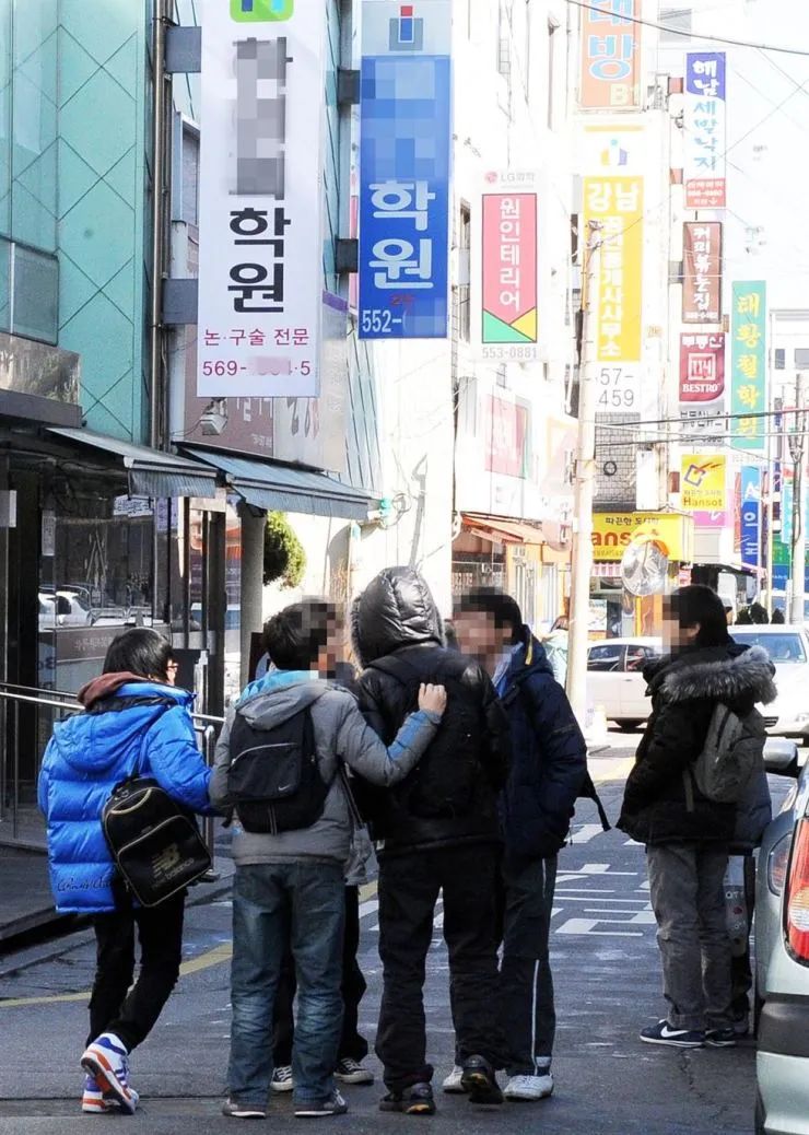 “幸福教育”悖论:韩国是如何*压打**教培机构,又如何恢复它们的?