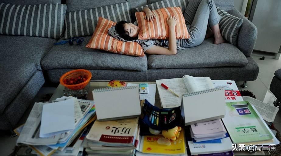 大学期末比较惨的十大专业,大学专业期末考试难度排行榜