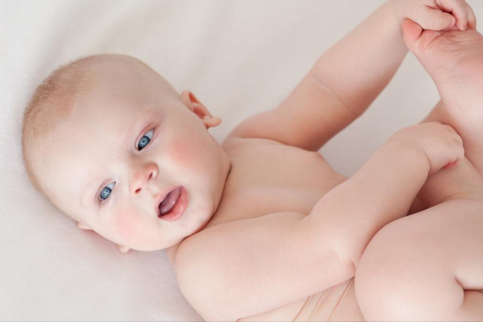 湿疹死皮粘着肉,湿疹粘在衣服上